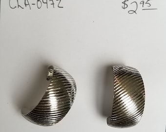 Earrings post hoops non continuous hoops