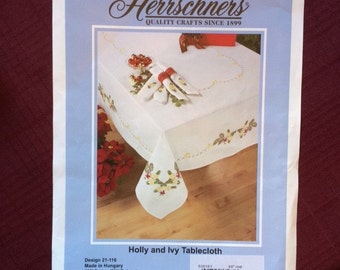Holly and Ivy Tablecloth 68" Round