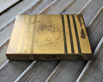 Vintage. Gold compact.