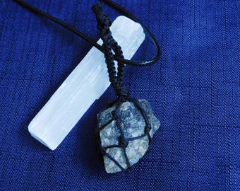 Agate Knot Tied Necklace
