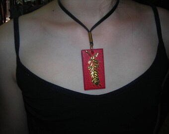 Pendant gold Laurel leaves.