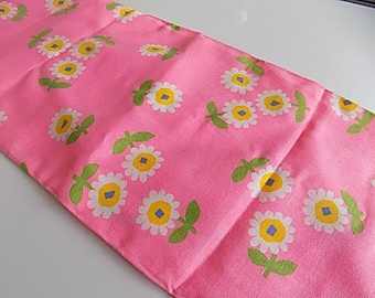 Vintage Cotton Pink Daisy Fabric