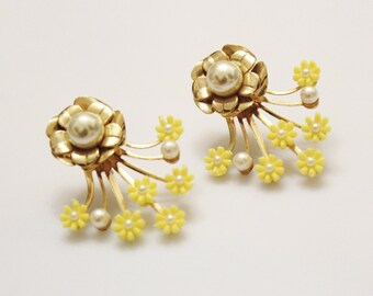 Gold Flower Earrings, Yellow Earrings, 1980's Jewelry