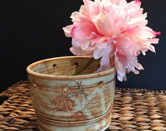 Humming bird flower arranging vase