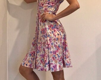 Pretty 70s-80s Floral Summer Day Dress in Soft Pink, Apricot & Blue, with Waist Tie and Button Up Front