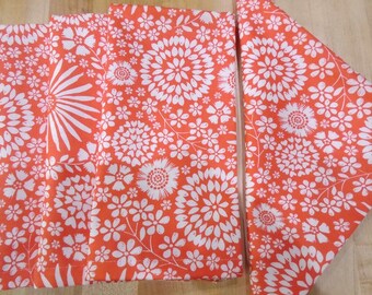 Large Cloth Napkins, Cloth Napkins, Everyday Napkins in orange and white flowers, Sets of 4 napkins, Daisies