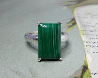 Green Malachite & Sterling Silver Ring Size 7 NDE35