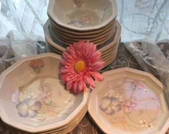 Mikasa China Dinnerware Set, 20 Piece Mikasa Marika Dinner Set-Japan