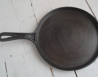 Antique Cast Iron Griddle #7 Flat Gate Mark