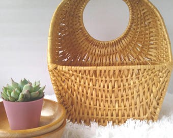 Wall hanging basket . pocket basket . vintage wicker basket . wall decor . boho decor . wall basket . pretty tan straw basket