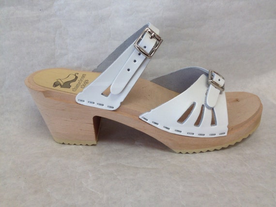 White leather sandal on Medium Heel with Simple Strap