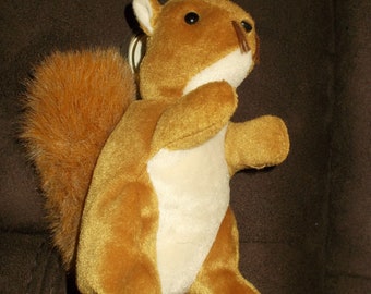 TY Beanie Baby - NUTS the Squirrel 1996 / Free Shipping