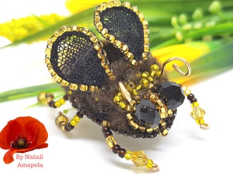 Honey bee brooch, Bumble bee brooch Bee pin - embroidered brooch Bee brooch, bumblebee pin, bumblebee brooch, insect brooch Gold bee brooch