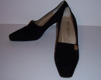 Vintage St. John Black Suede Classic High Heel Pumps Shoes 8 M Made In Italy Gold Buckles