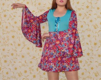 Magic Potion Dress. Lace up, bell sleeve dress with paisleys print. 60s, 70s inspiration.