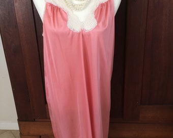 M / Vanity Fair /Peach Nightgown/Medium