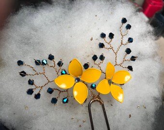 Brooch, with bouquet of flowers and gorgeous.