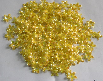 100 Yellow color/Glossy Flower sequins/3D shape/KBSF674