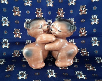 Salt and Pepper Shakers, ‘’Bear Hug’’ Brown Teddy Bears Van Tellingen USA