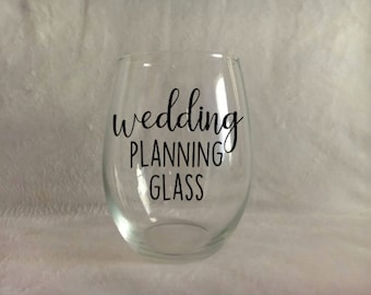 Wedding planning wine glass, Engagement gift, Engagement wine glass, Bride wine glass, Bridal gift, Wedding planning glass, Gift for bride