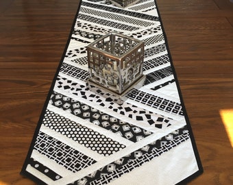 Table runner. Black and white table runner. Quilted table runner. Modern table runner. Long table runner. Black table runner.