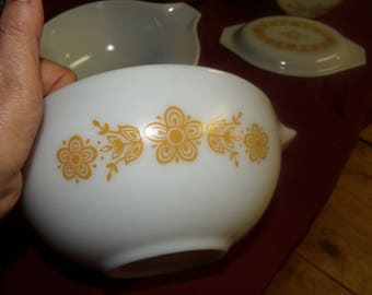 Pyrex Butterfly Gold #441 Cinderella Nesting Bowl