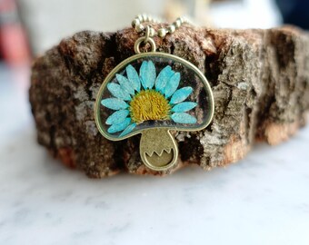 Floral botanical pendant with real pressed flower