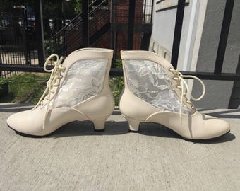 Off White Lacey Lace Up Booties Ankle Boots 90s size 5 ladies