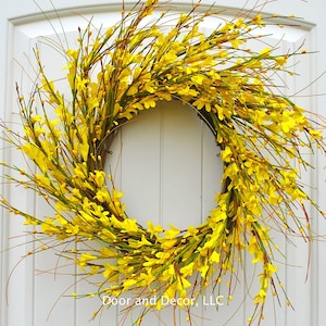 Round Yellow Forsythia Wreath for Front Door Decor~Farmhouse Decor~Farmhouse Style~Fixer Upper~Spring and Summer Wreaths~22" Diameter