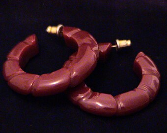 Vintage Dark Red Carved BAKELITE Hoop Earrings