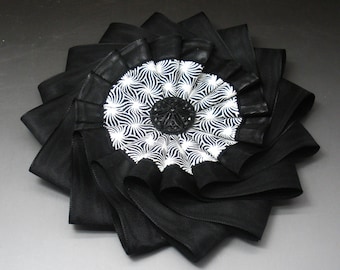 Black and White Layered Wheel Cocarde Applique