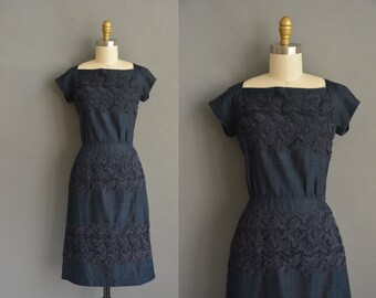 Navy blue 50s silk embroidered appliqué vintage wiggle dress. vintage 1950s dress
