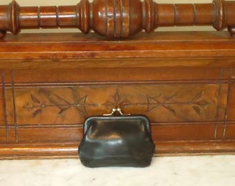 Dads Grads Sale Kiss Lock Coach Change Purse In Black Leather With Brass Hardware Style No 7155- VGC