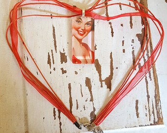 Sweetheart Pin-up Necklace