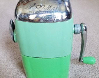 Vintage Retro Green Rival Ice-O-Mat vogue model ice crusher from the 1950's, ice crusher, Rival ice crusher, bar novelty