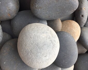 Bare Natural Stones for Painting, Mandala, Carin Statues and Rock Painting and Crafts