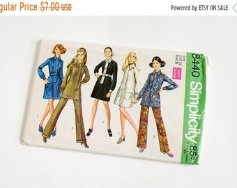 Shop SALE Vintage 1960s Womens Size 12 Mod Dress or Tunic and Pants Simplicity #8440 Sewing Pattern FACTORY Folds b34 w25.5"