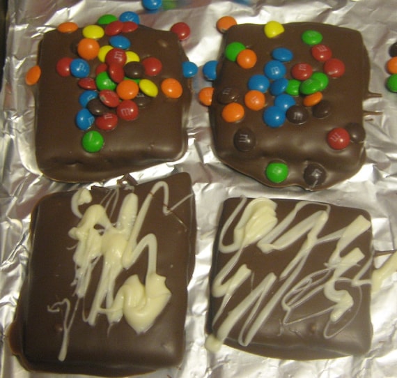12 piece chocolate covered graham cracker party favors