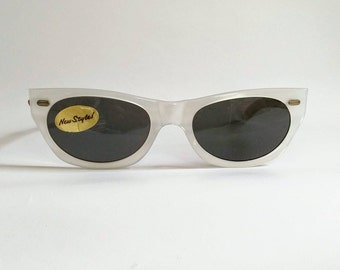 Excellent, NOS, Vintage 1960s American Optical 'Sun Chic' Sunglasses.