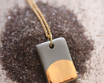 Gold Luster Pendant Necklace in Gray
