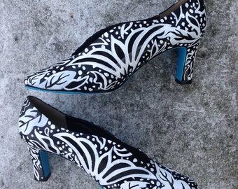 Hand Painted, Up Cycled Leather Pumps // Size 7 //