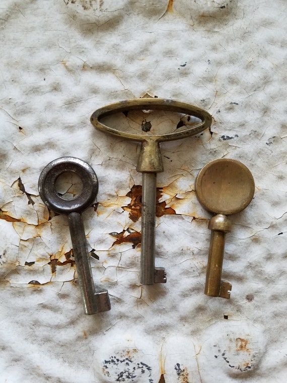3 Antique Keys, Vintage Skeleton Keys, Brass Skeleton Key, Vintage 3 Antique Keys, Vintage Skeleton Keys, Brass Skeleton Key, Vintage Keys, Cast Iron Keys, Antique Door Keys, Old Rustic Keys, Fancy Keys from ... - 3 Antique Keys, Vintage Skeleton Keys, Brass Skeleton Key, Vintage