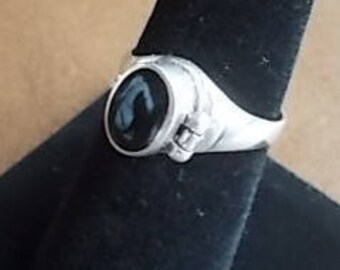 Vintage~Sterling Silver~Poison Ring~Pill Box~Locket~Snuff~Ring~Black Onyx~Stone~Secret Compartment Ring~925~Fine Jewelry~Size~7.75~NICE
