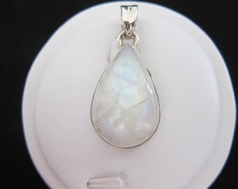 Rainbow Moonstone Sterling Silver Pendant (81)