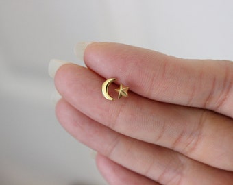 Tiny Moon and Star Stud Earrings, Gold star earrings, gold moon earrings, Crescent Moon Earrings, Star Earrings tiny stud earrings, tiny