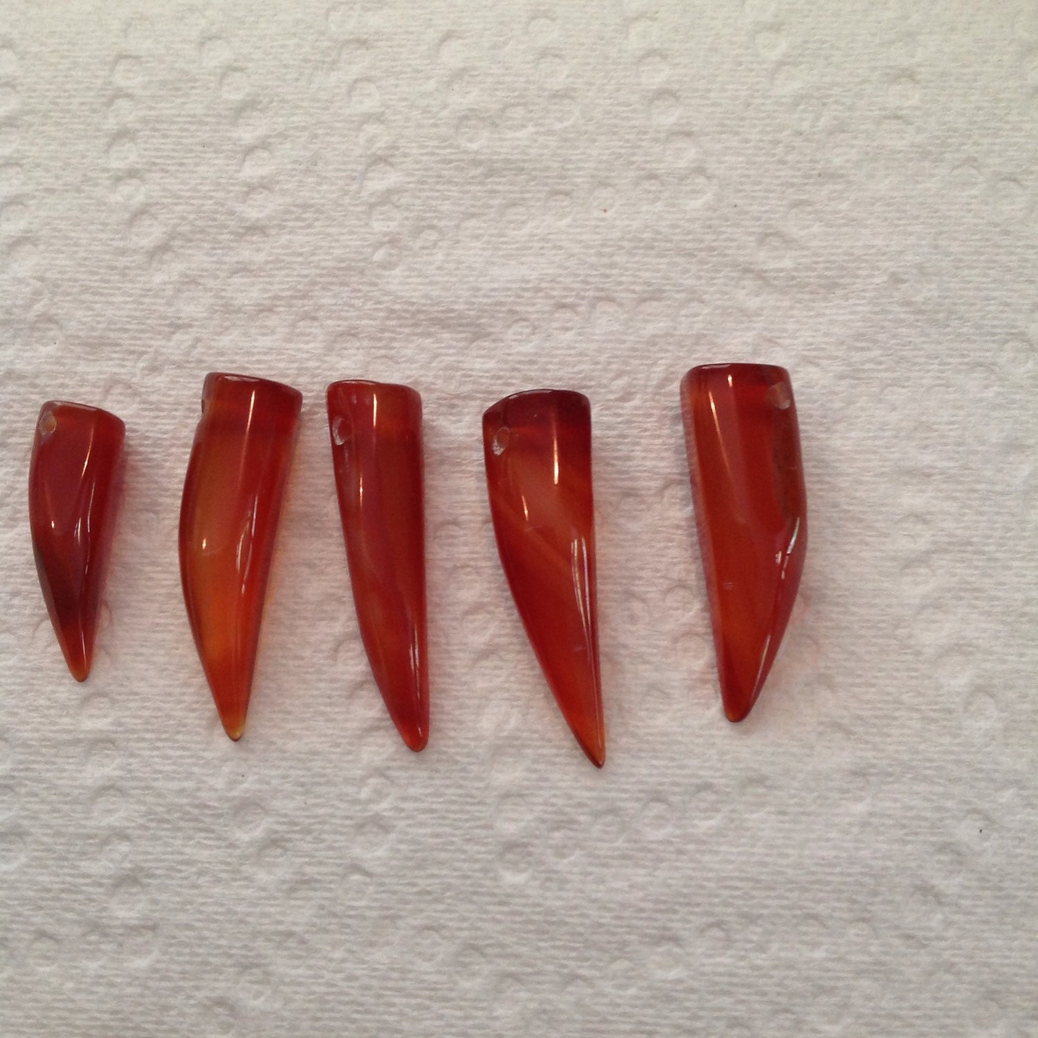 Red agate talon beads