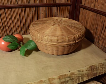 Chinese Round Bamboo Basket With Lid