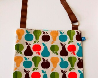 Washable, Eco-Friendly Car Trash Bag in Apple and Pear Fabric