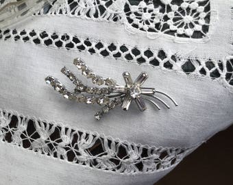 Pretty sparkly vintage brooch