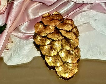 Hammered Tooled Foiled Gold Tone Leaves Floral Dress Fur Clip Brooch | Vintage Art Deco | 1930's
